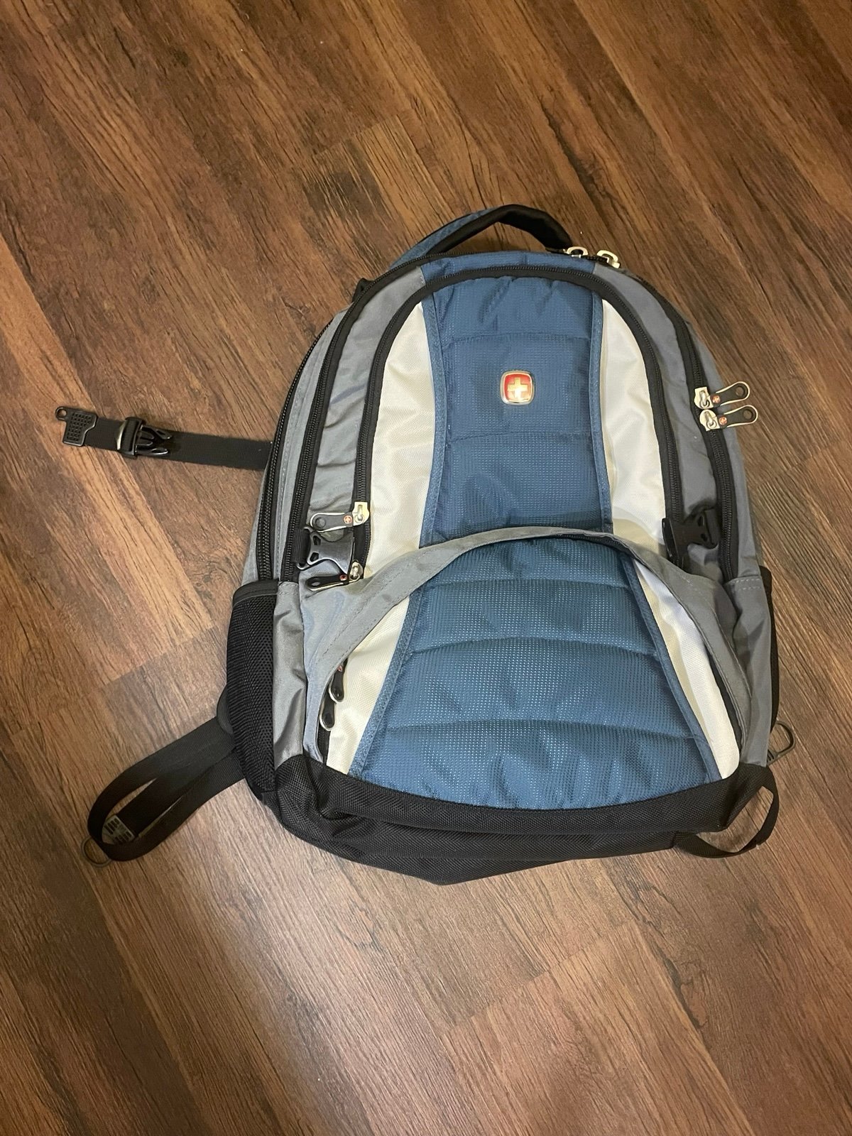 SwissGear SA-8810 Airflow 17-inch Laptop BagPack